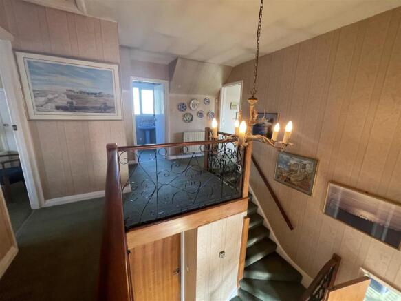 FIRST FLOOR LANDING