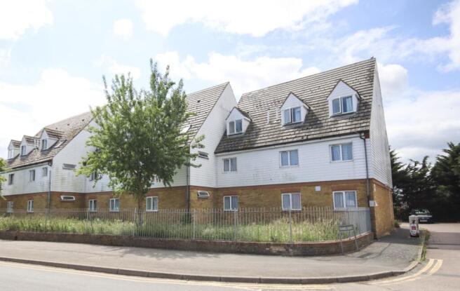 Coastal Living ¿ Spacious Three-Bedroom Flat wi