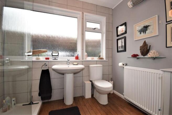 SHOWER RM.JPG