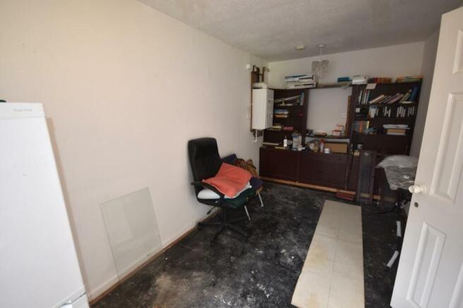 STUDY/TEENAGERS ROOM.