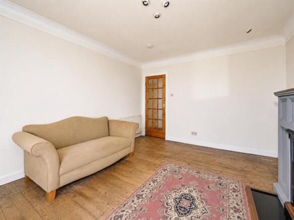 Flat 3 18 Caldrum Street Dundee-4.jpg