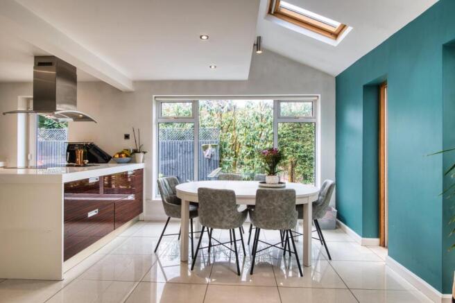 4 bed Detached for sale Image 4