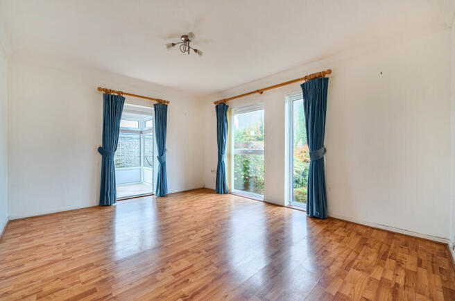 1373962-5-690237a...