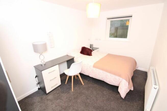 4 bed House Share to rent Image 8