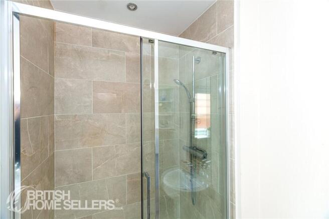4 bed Detached for sale Image 11