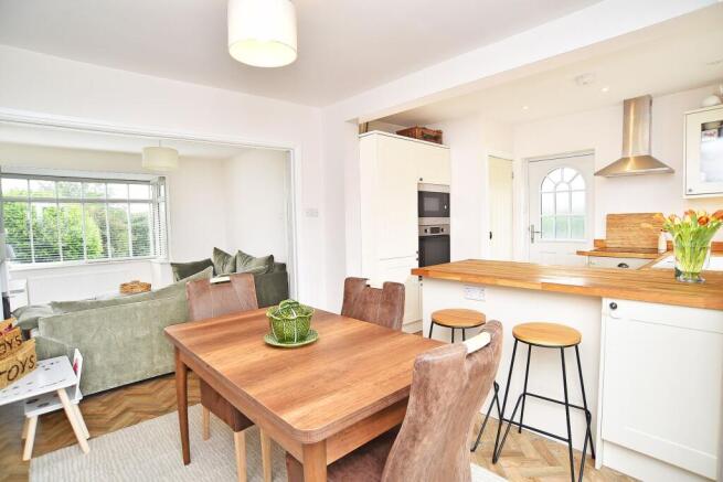 3 bed Semi-Detached for sale Image 4
