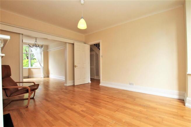 19 Rydal Road lounge 1.JPG
