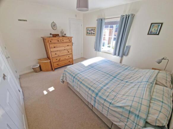 bedroom1b.jpg