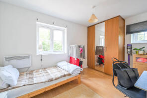 42, Athol Square, London E14 0NP