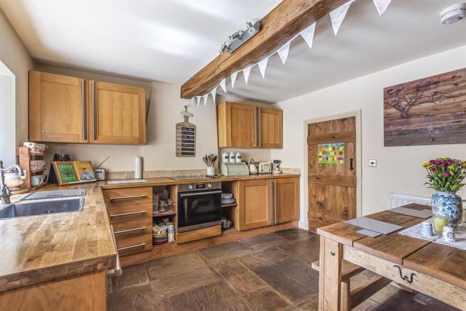 3 bed Semi-Detached for sale Image 4