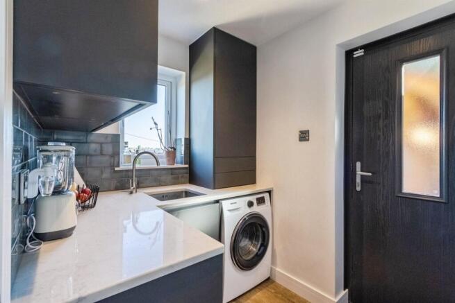 4 bed Detached for sale Image 11