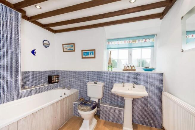 4-PIECE FAMILY BATHROOM