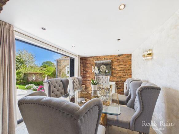 4 bed House for sale Image 10