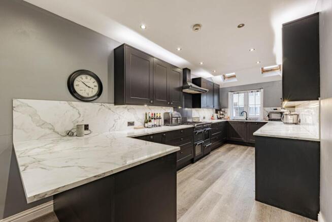 Kitchen / Dining Room (1)