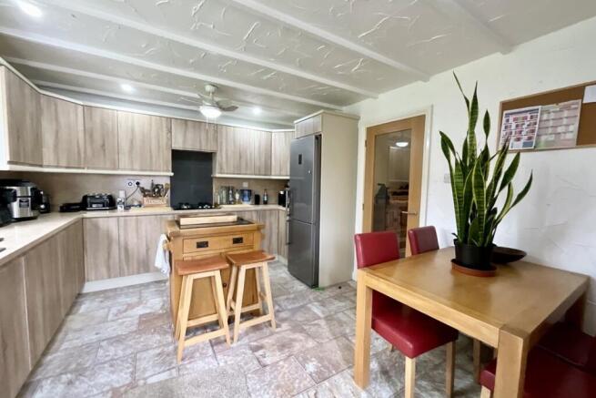 4 bed Detached for sale Image 10