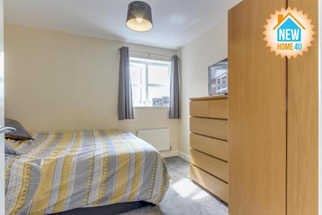 MAIN BEDROOM: