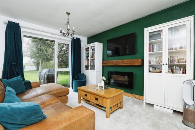4 bed Detached for sale Image 5