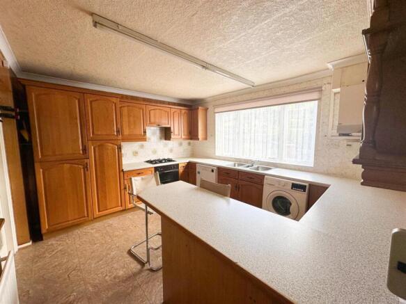 3 bed Semi-Detached for sale Image 4