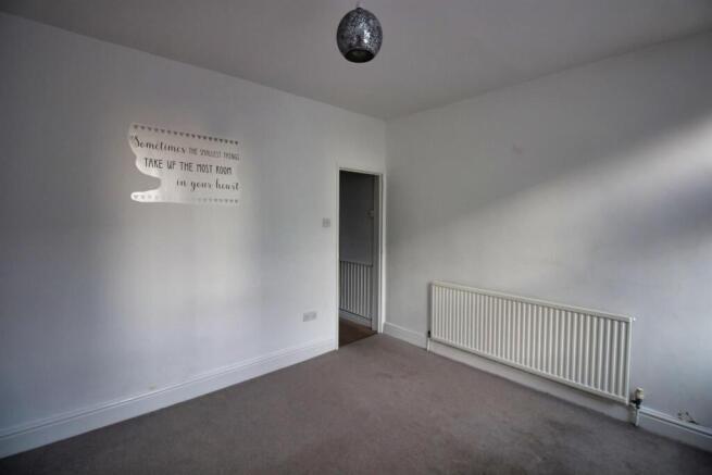 2 bed Terraced to rent Image 5