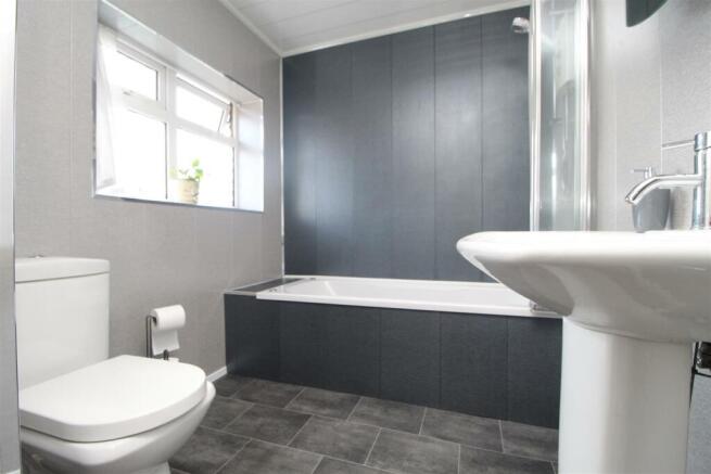 HOUSE BATHROOM/ W.C.