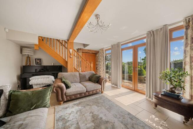 5 bed Detached for sale Image 9