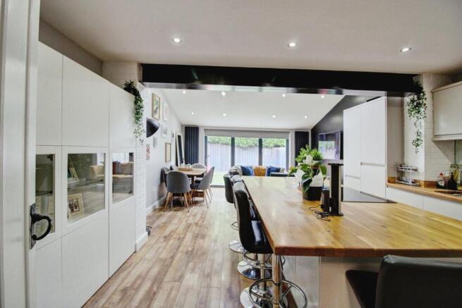 3 bed Semi-Detached for sale Image 7