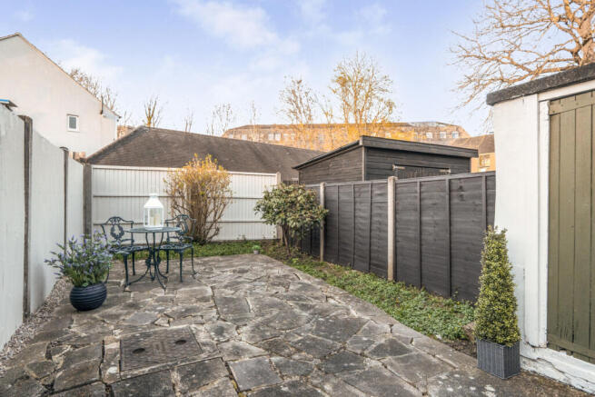 Holwell Place, Pinner photo 4