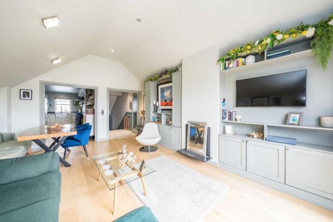 Thames Street, Sunbury-On-Thames – pohled 4