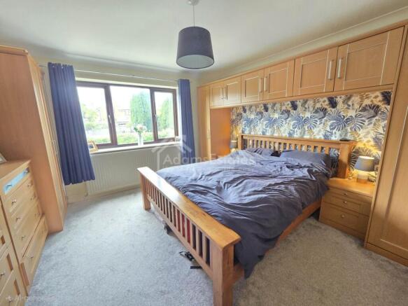 5 bed Detached for sale Image 10