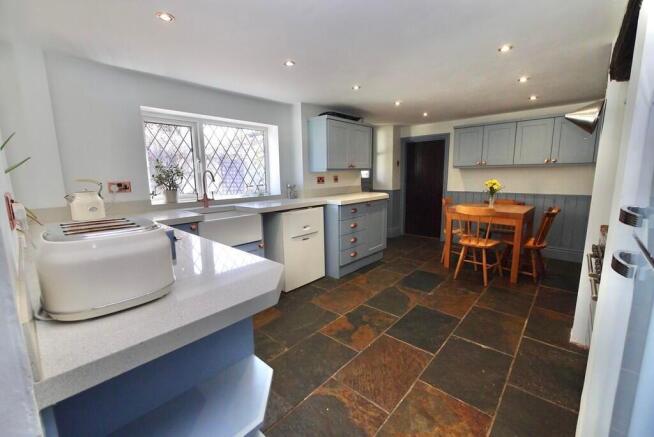 4 bed Detached for sale Image 7