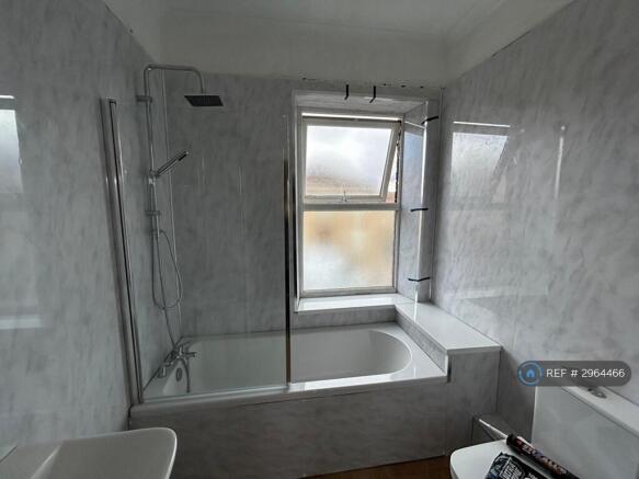 2 bed Terraced to rent Image 8