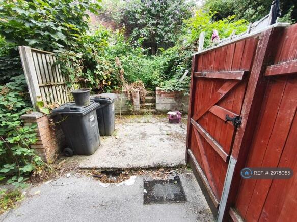 3 bed Terraced to rent Image 9