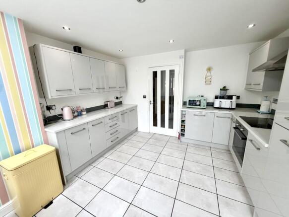3 bed Semi-Detached for sale Image 5