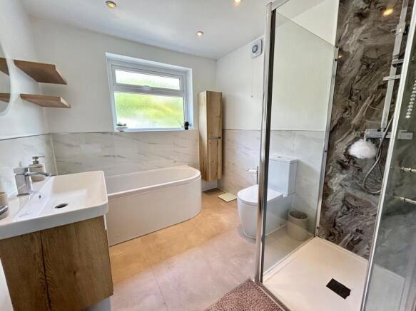 3 bed Semi-Detached for sale Image 12