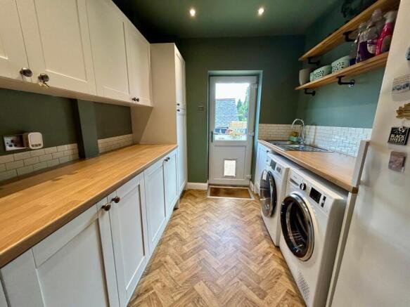 4 bed Detached for sale Image 12