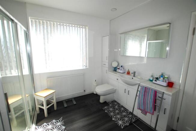 Palm shower room.JPG