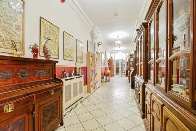 3 bed Ground Flat for sale Image 10