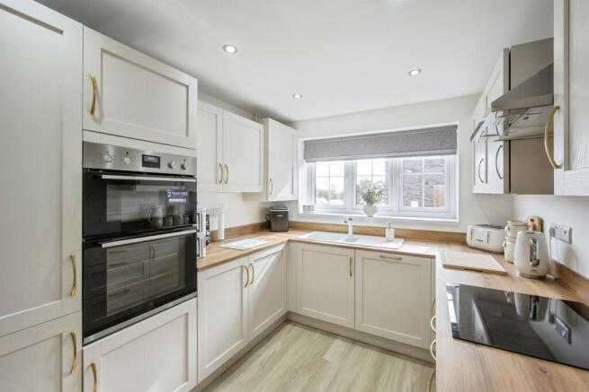 3 bed Semi-Detached for sale Image 3