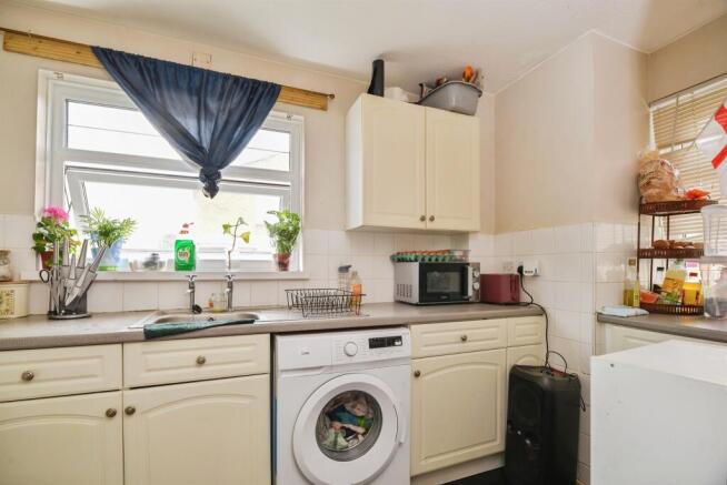 3 bed Terraced for sale Image 5