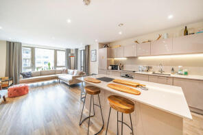 25, 12 Corio House, The Grange, London SE1 3GU