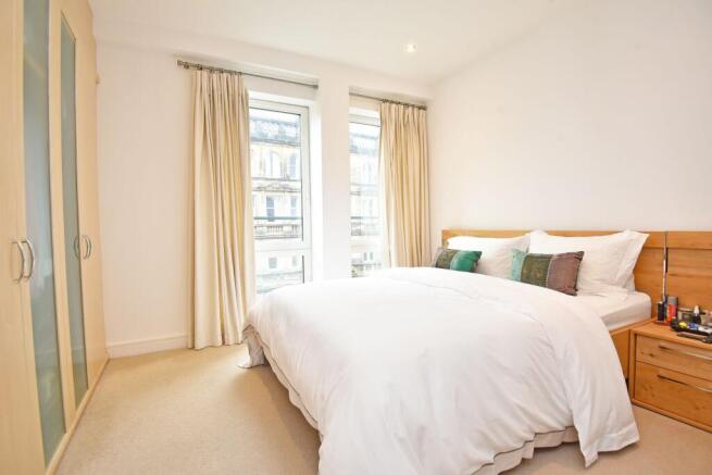 3 bed Flat for sale Image 6