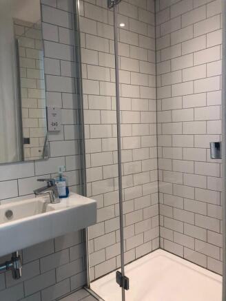 2 bed Apartment to rent Image 12