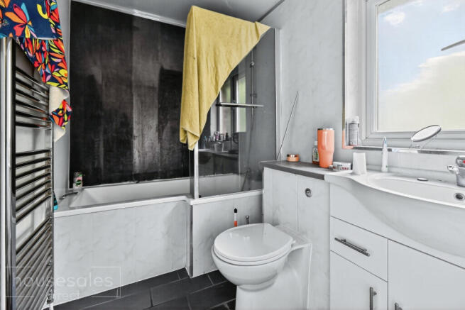 3 bed Terraced for sale Image 4