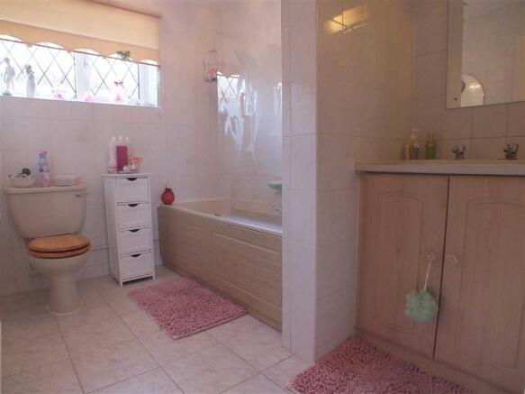 BATHROOM/WC