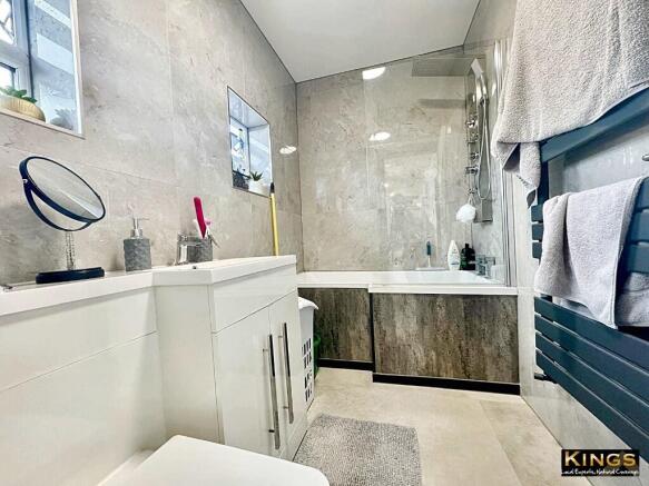 4 bed Semi-Detached for sale Image 11