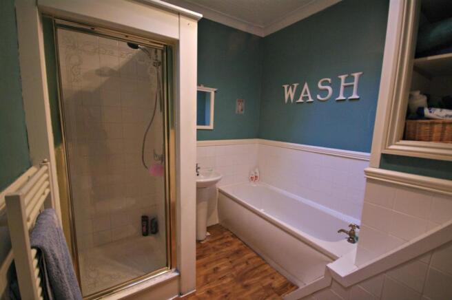 bathroom 2 hapton.jp