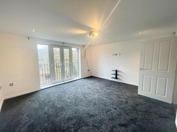 4 bed House to rent Image 4