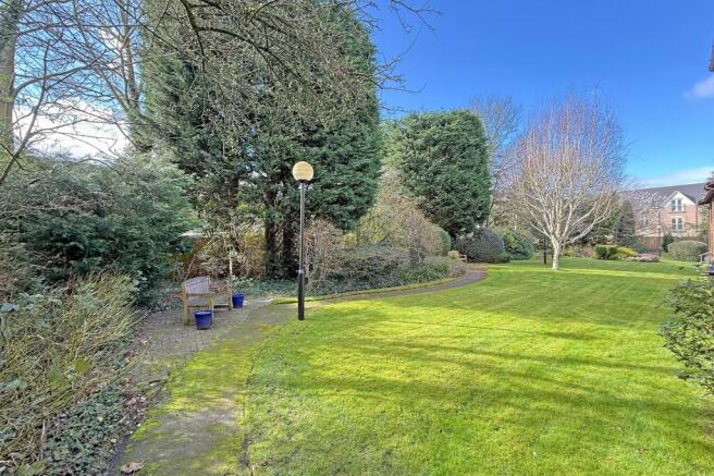 2 bed Flat for sale Image 4