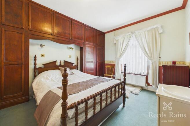 4 bed Detached for sale Image 8