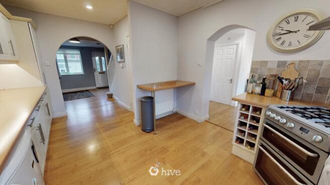 4 bed Detached for sale Image 8